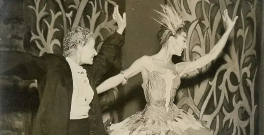 Karsavina-coaching-Fonteyn-in-role-of-The-Firebird-Photo-by-Douglas-Elston-1954-e1601716971112-900x460-1 | Royal Academy of Dance