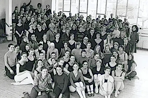 1977-Staff-Students-groupphoto-copy-1 | Royal Academy of Dance