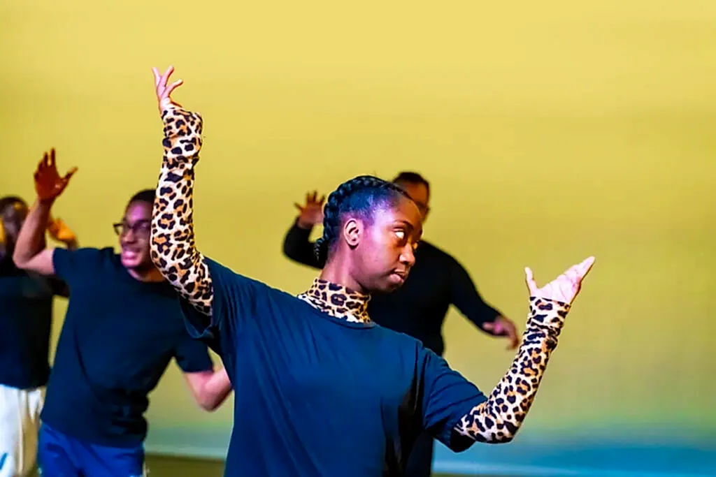 Step Around Town 090525Marbleandsky-025 1 | Royal Academy of Dance