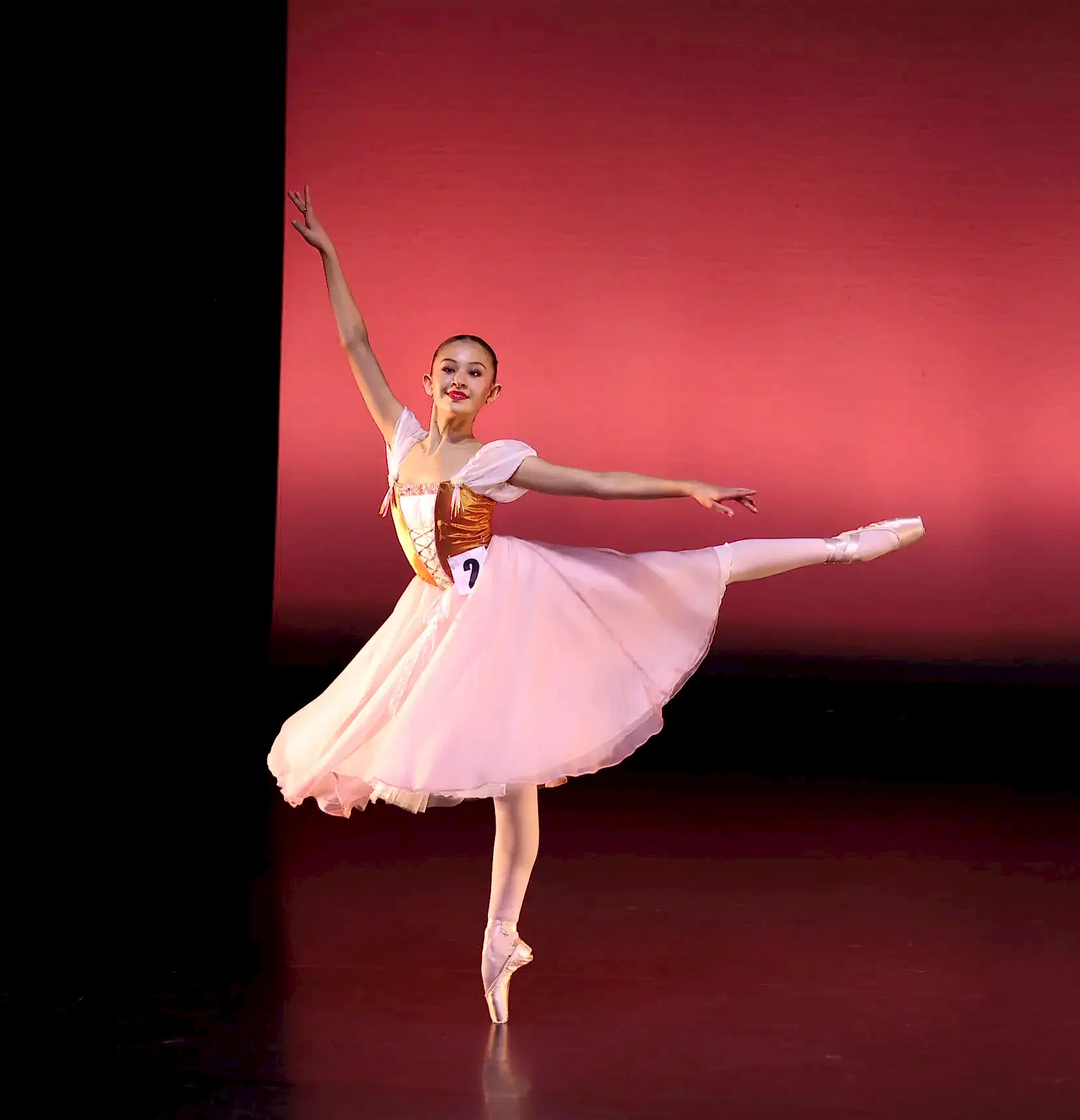 Lauren-Wycherley-2-winner-Elvira-Macrae-Award-2022 | Royal Academy of Dance