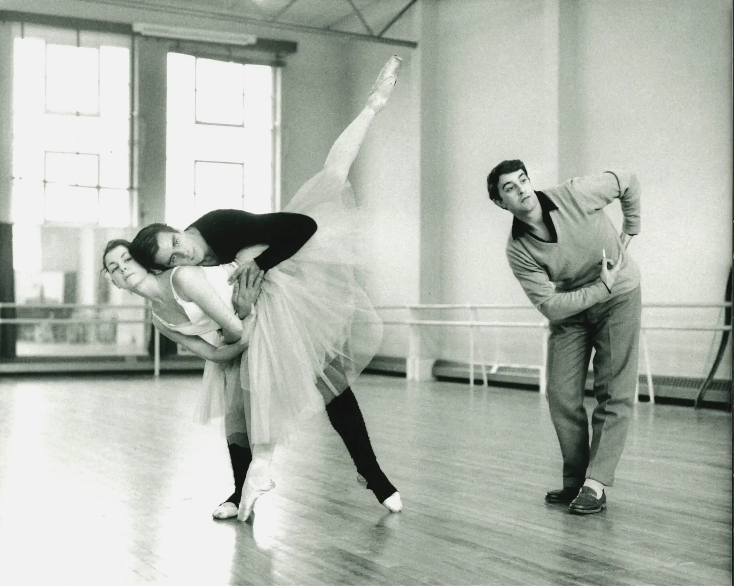 Kenneth MacMillan rehearsing Baiser de la Fee 1960Zoe Dominic | Royal Academy of Dance Sir Kenneth MacMillan rehearsing Le Baiser de la Fée in 1960 with Lynn Seymour and Donald MacLeary Imagecopyright credit © Zoe Dominic