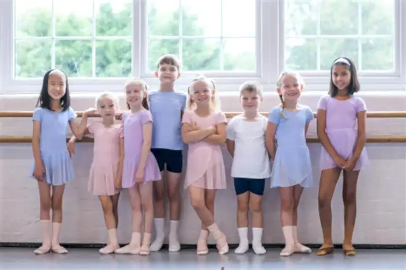DT23817 | Royal Academy of Dance